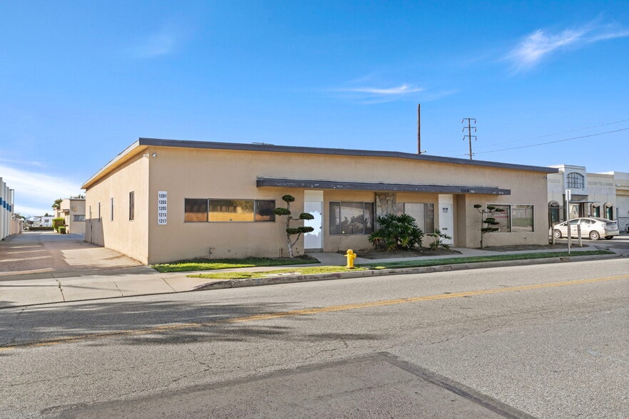 West Covina Industrial Complex portefeuille de 3 biens à vendre sur LoopNet.fr - Photo principale – Image 3 sur 19