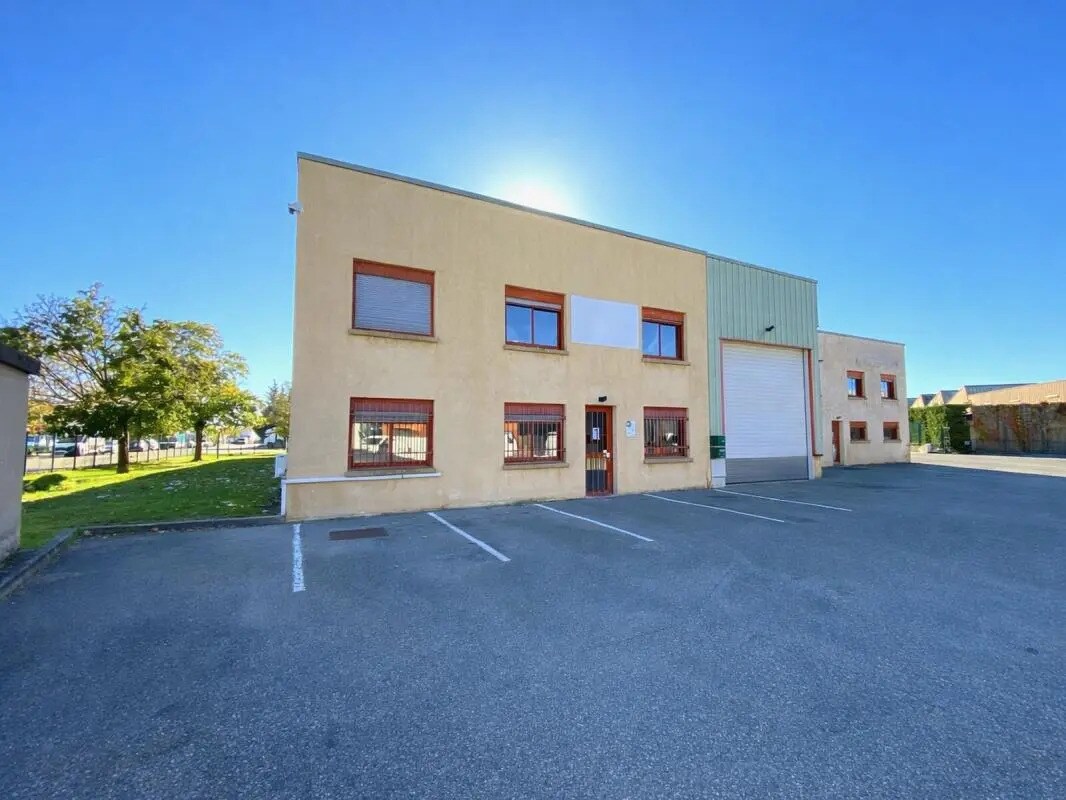 Local d'activités dans Vénissieux à vendre Photo de l’immeuble– Image 1 sur 10