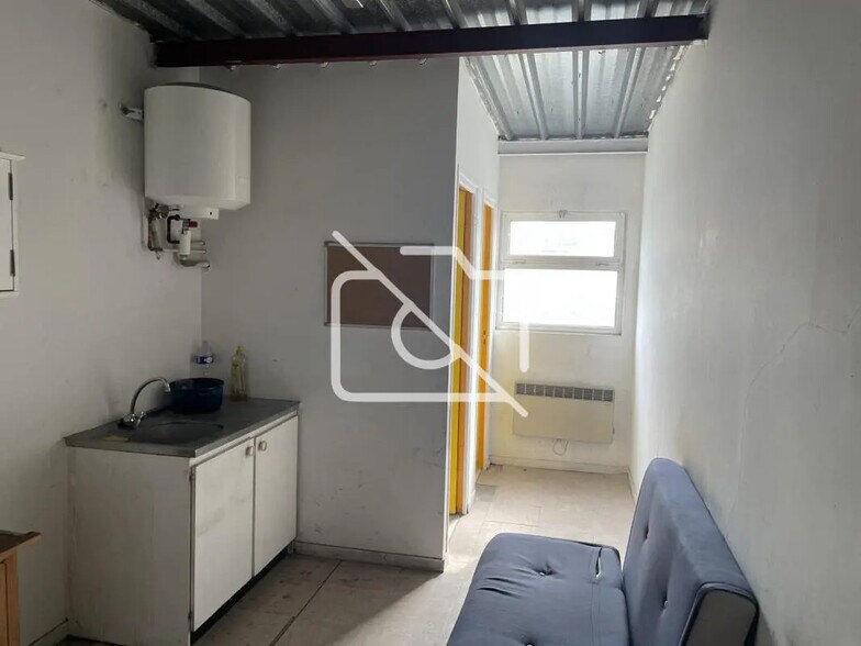 Local d'activités dans Gretz-Armainvilliers à vendre - Photo de l’immeuble – Image 3 sur 7