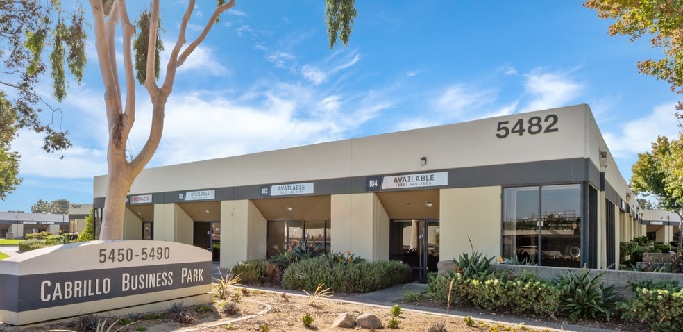 5482 Complex St, San Diego, CA à louer - Photo de l’immeuble – Image 3 sur 8