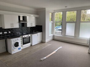 25 Harlow Moor Drive, Harrogate à louer Photo intérieure– Image 1 sur 5