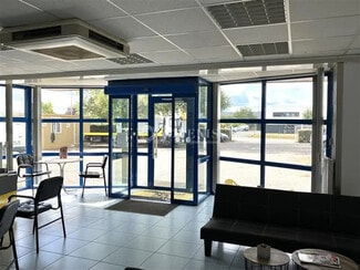 Plus de détails pour Local d'activités à louer