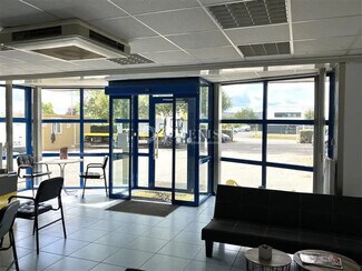 Plus de détails pour Local d'activités à louer