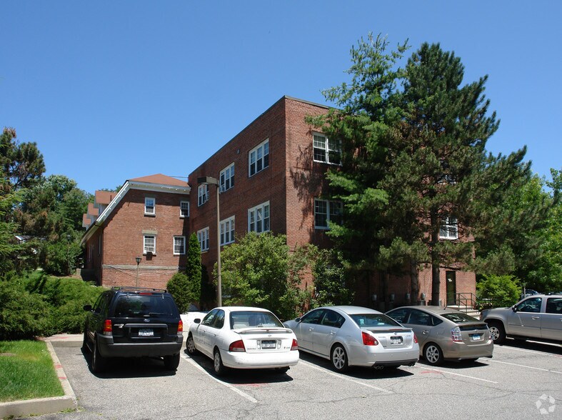 2 Stowe Rd, Peekskill, NY à vendre - Photo de l’immeuble – Image 2 sur 33