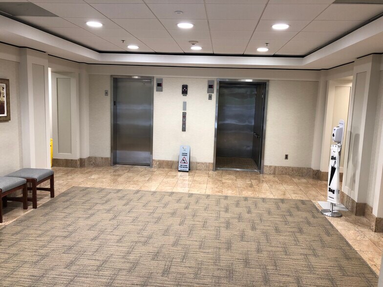 131 Elden St, Herndon, VA à vendre - Photo intérieure – Image 2 sur 5