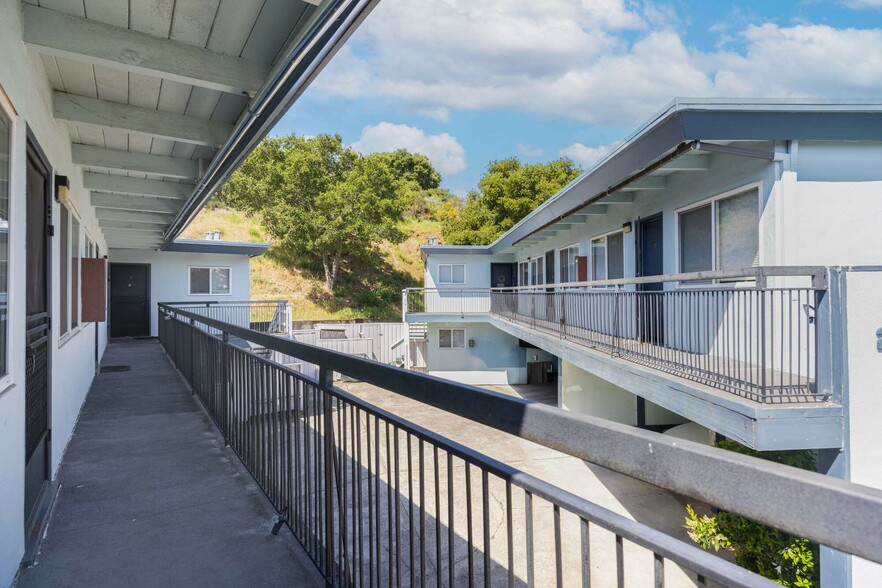 2239-2241 Village Ct, Belmont, CA à vendre - Photo de l’immeuble – Image 2 sur 11