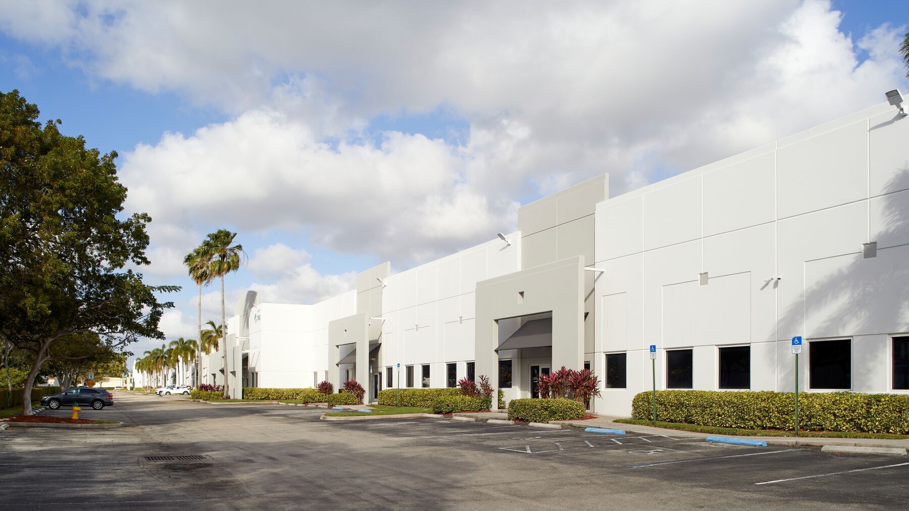 7050 W State Road 84, Davie, FL à louer Photo de l’immeuble– Image 1 sur 4