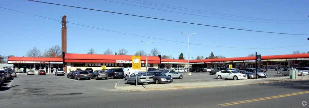 662-718 Dogwood Ave, Franklin Square, NY à louer - Photo de l’immeuble – Image 2 sur 9