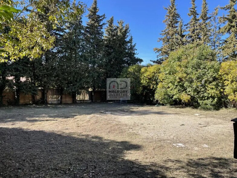 Local d'activités dans Aix-en-Provence à vendre - Photo de l’immeuble – Image 3 sur 4