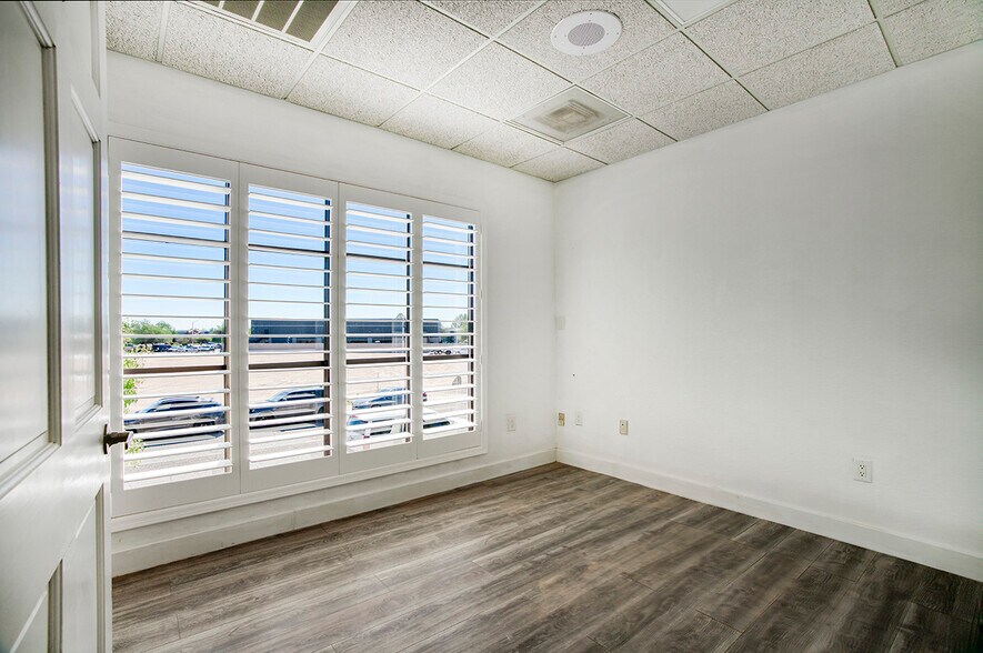 8160 E Butherus Dr, Scottsdale, AZ à vendre - Photo de l’immeuble – Image 3 sur 15