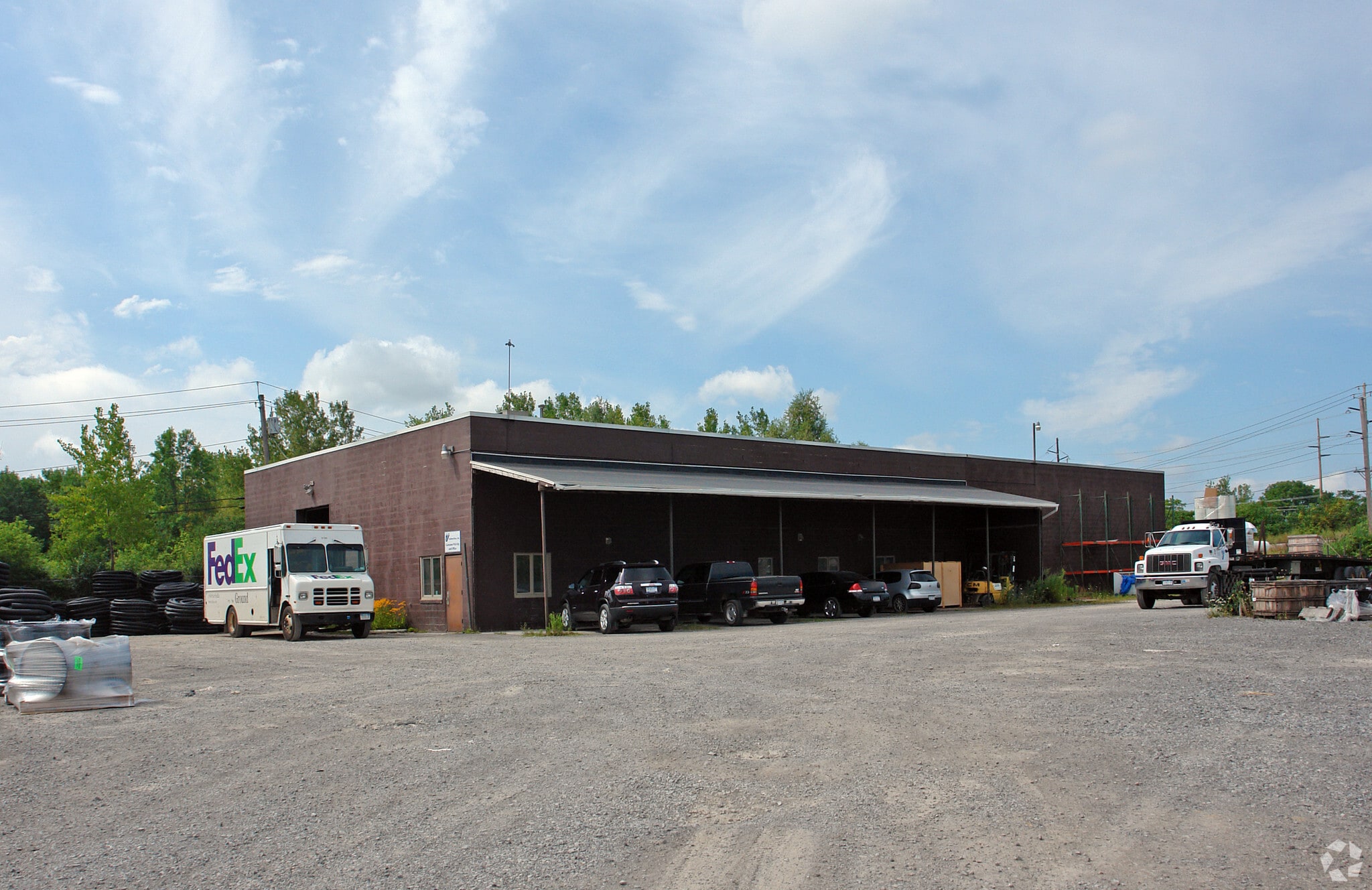 797 Beahan Rd, Rochester, NY à louer Photo principale– Image 1 sur 3