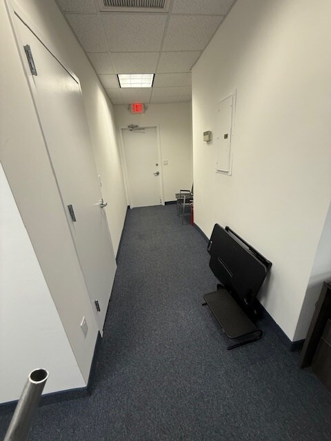 150 Woodbury Rd, Woodbury, NY à louer Photo intérieure– Image 1 sur 4