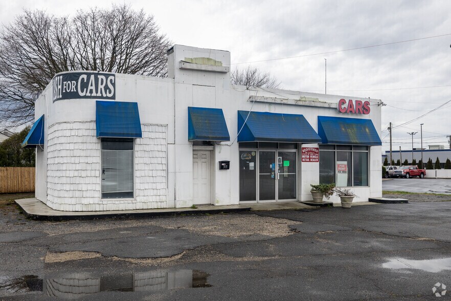 315 Sunrise Hwy, Lindenhurst, NY à vendre - Photo principale – Image 1 sur 1