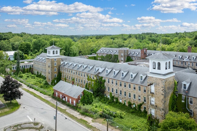 Plus de détails pour 51 S Walnut St, Wauregan, CT - Industriel/Logistique à vendre