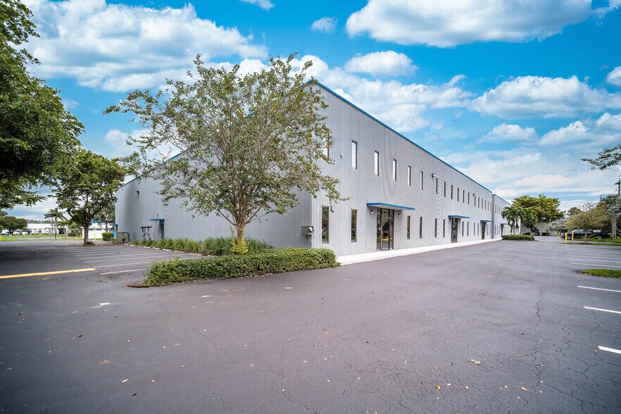 3559-3575 NW 53rd St, Fort Lauderdale, FL à louer - Photo de l’immeuble – Image 2 sur 3