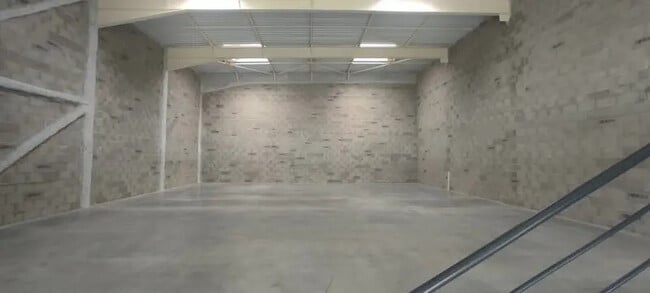 Plus de détails pour Local d’activités à vendre