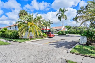 Plus de détails pour 700 SW 81st Ave, North Lauderdale, FL - Logement à vendre