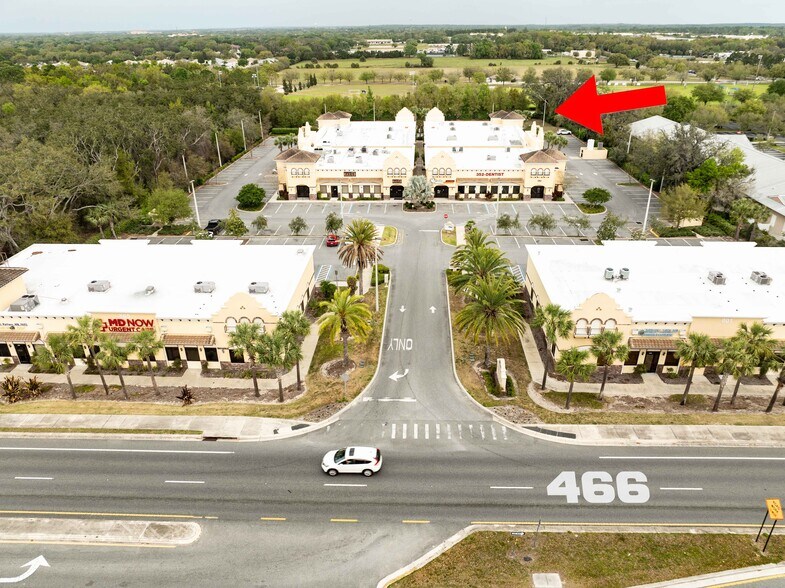 809 County Road 466, Lady Lake, FL à vendre - Photo de l’immeuble – Image 2 sur 38