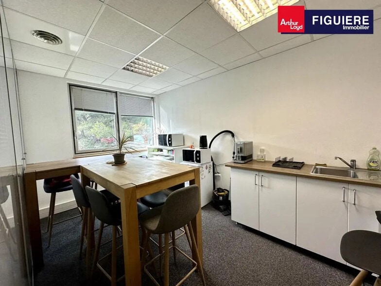 235 Rue Léon Foucault, Aix-en-Provence à louer - Photo intérieure – Image 3 sur 8