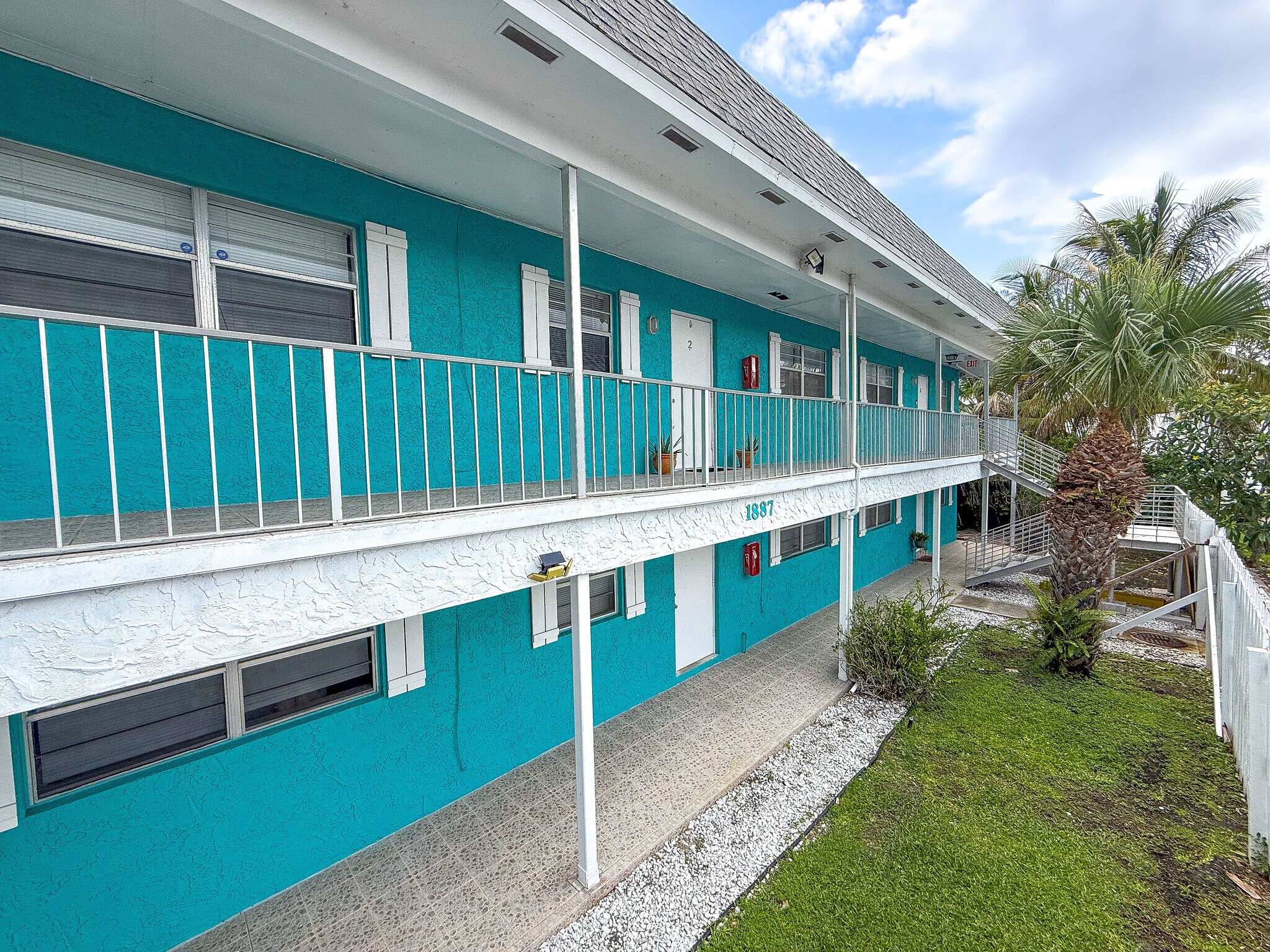 1887 Juno Rd, North Palm Beach, FL à vendre Photo de l’immeuble– Image 1 sur 13