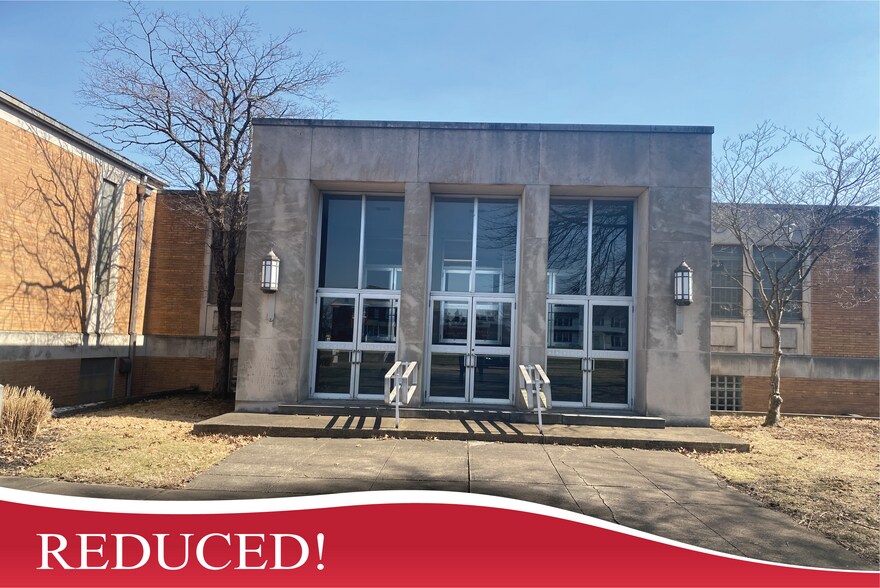 702 Raff Rd SW, Canton, OH à vendre - Photo de l’immeuble – Image 2 sur 5