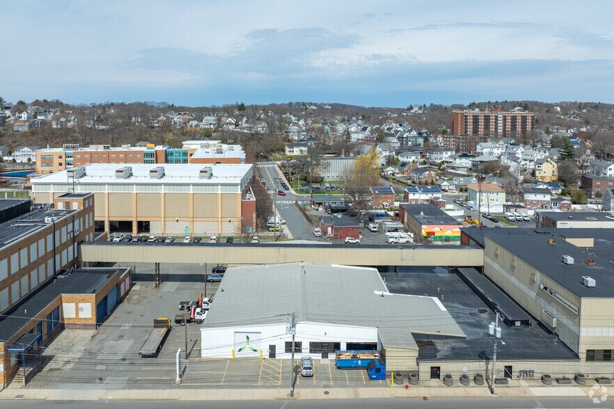 730 Eastern Ave, Malden, MA à louer - Photo de l’immeuble – Image 3 sur 4