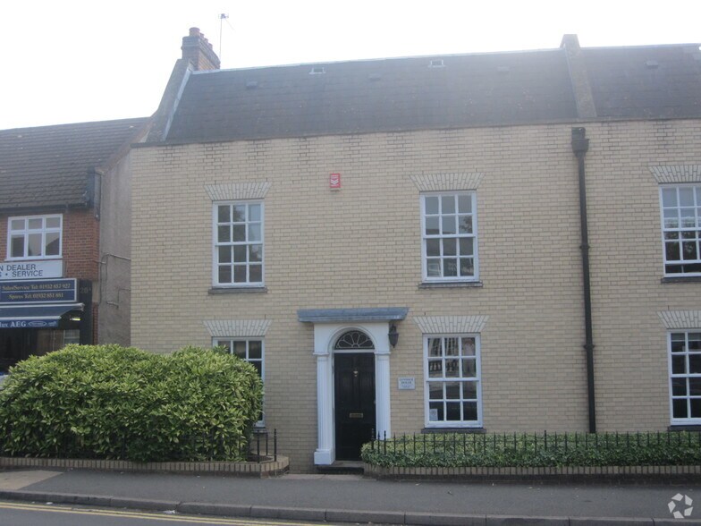 24 High St, Addlestone à vendre - Photo de l’immeuble – Image 2 sur 9