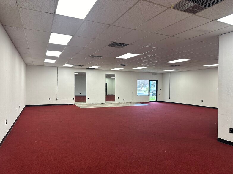 4120 Rowan Rd, New Port Richey, FL à louer - Photo intérieure – Image 3 sur 14