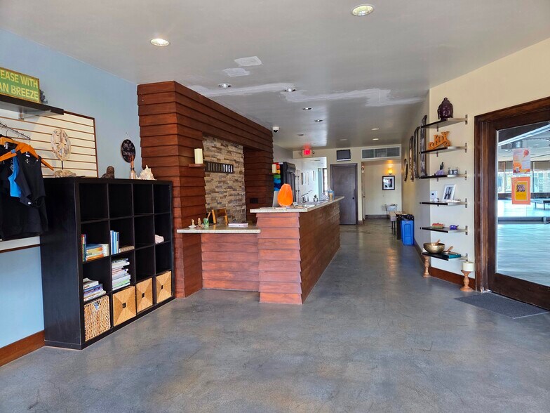 711 N El Camino Real, San Clemente, CA à louer - Photo de l’immeuble – Image 2 sur 14