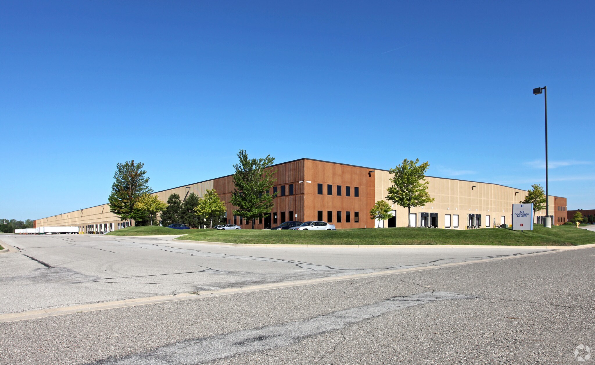 20001 Brownstown Center Dr, Brownstown, MI à louer Photo de l’immeuble– Image 1 sur 9