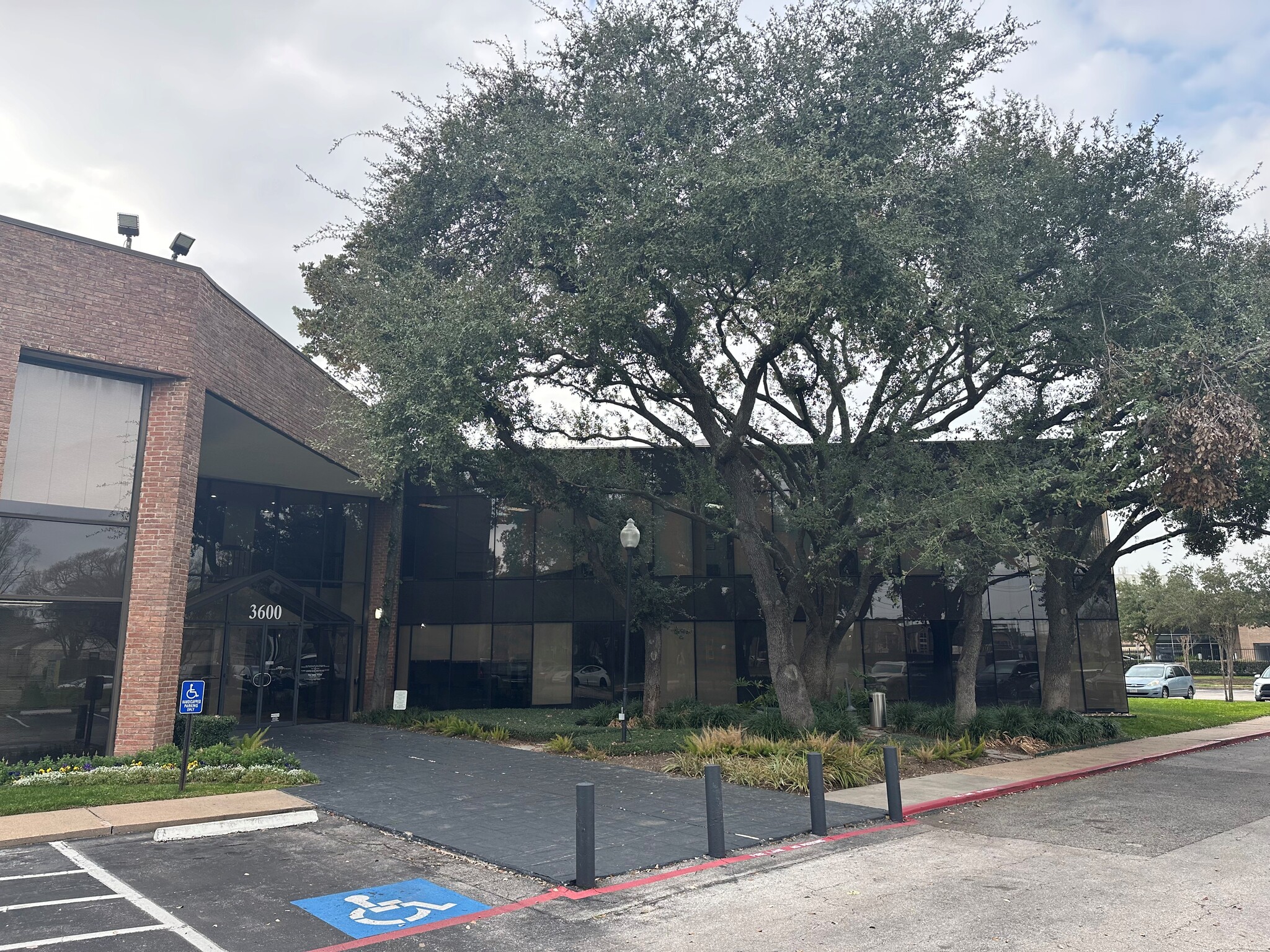 3600 S Gessner Dr, Houston, TX à louer Photo de l’immeuble– Image 1 sur 5