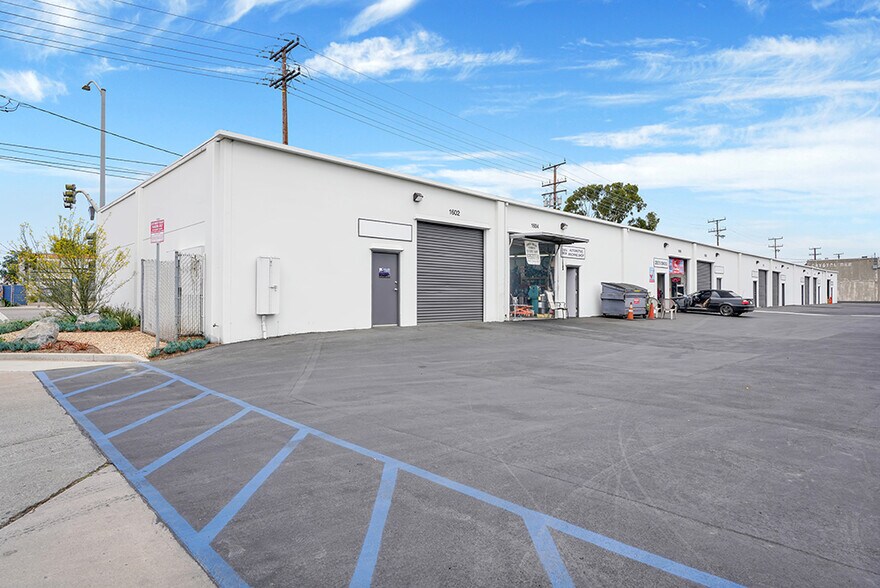 1602-1618 Placentia Ave, Costa Mesa, CA à louer - Photo de l’immeuble – Image 3 sur 5