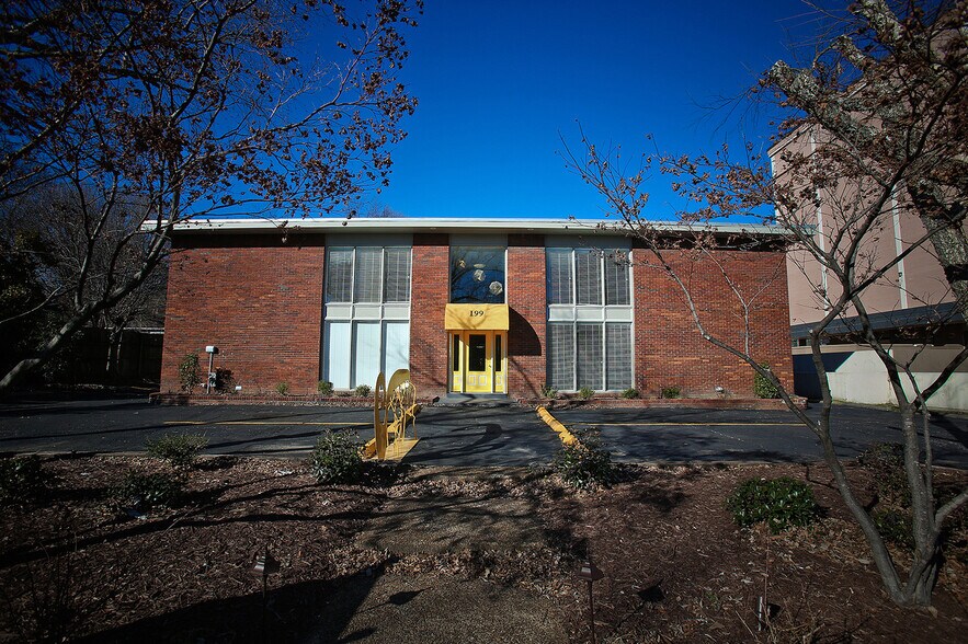 199 S McLean Blvd, Memphis, TN à vendre - Photo de l’immeuble – Image 1 sur 21