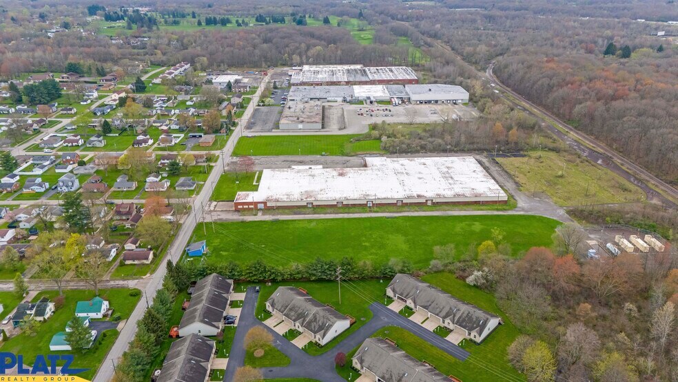 400 Myron St, Youngstown, OH à louer - Photo de l’immeuble – Image 2 sur 19