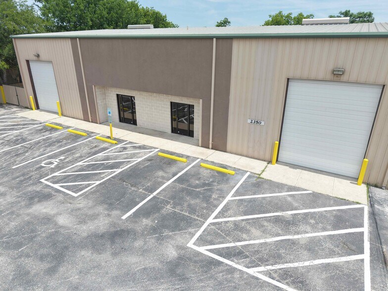 2350 Patterson Industrial Dr, Pflugerville, TX à louer - Photo de l’immeuble – Image 3 sur 7