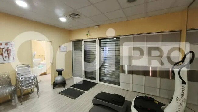 Plus de détails pour Local commercial à vendre
