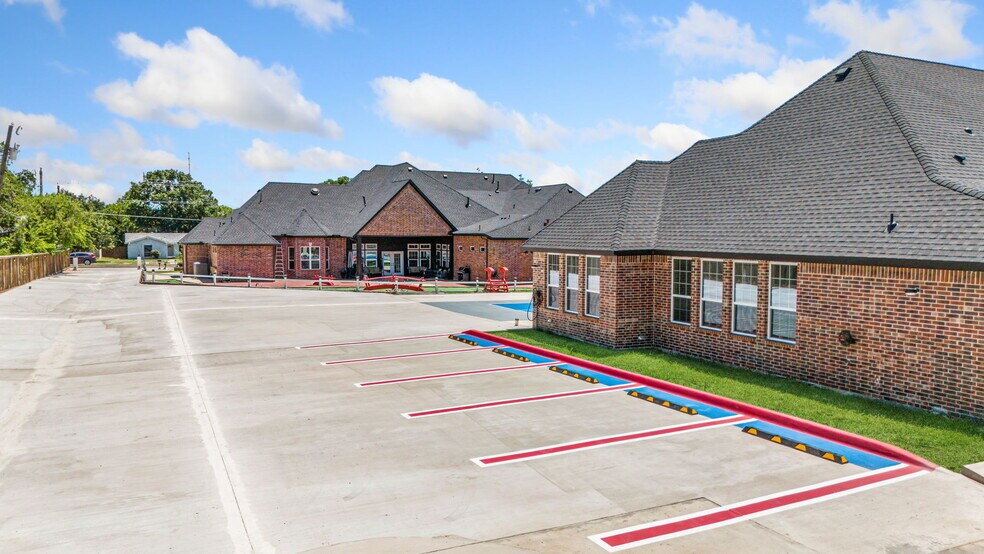 705 E Oates Rd, Garland, TX à louer - Photo de l’immeuble – Image 3 sur 49