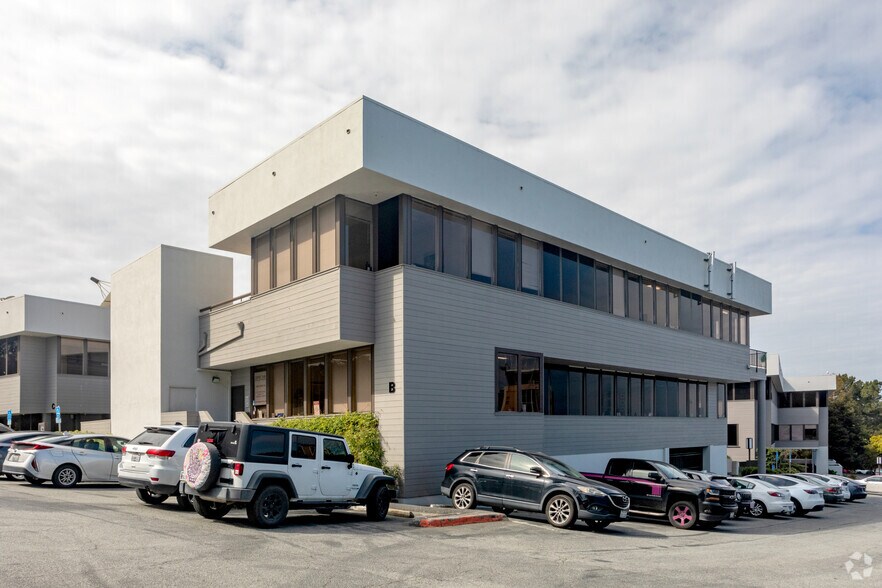 2511 Garden Rd, Monterey, CA à louer - Photo de l’immeuble – Image 3 sur 26