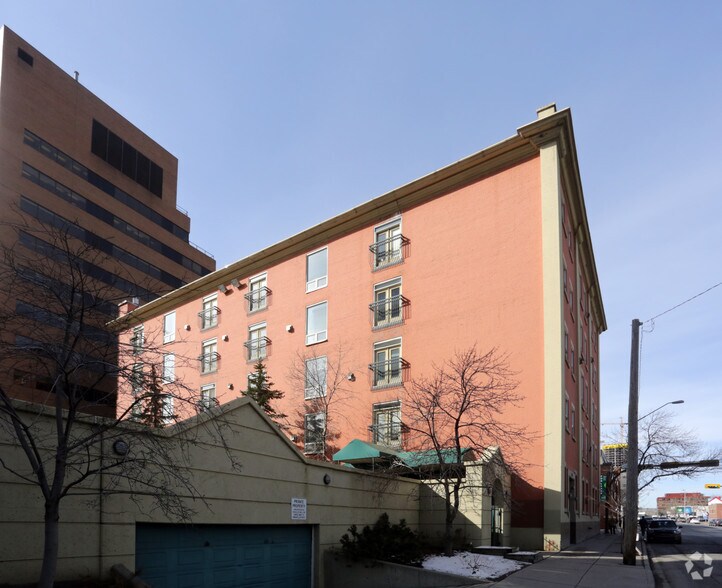 535 10th Ave SW, Calgary, AB à louer - Photo de l’immeuble – Image 3 sur 6