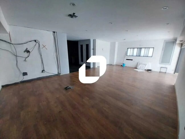 Plus de détails pour Différents types d’espaces à louer