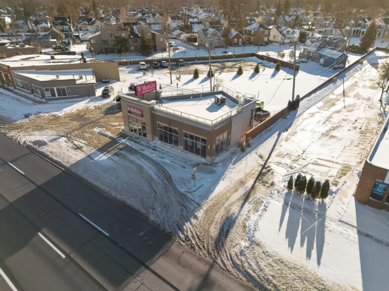 27861 Woodward Ave, Berkley, MI à vendre - Photo principale – Image 1 sur 5