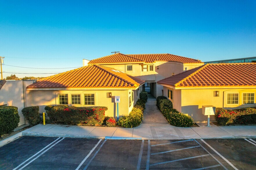 7255 Joshua Ln, Yucca Valley, CA à louer - Photo de l’immeuble – Image 1 sur 4