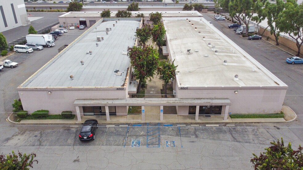 Brooks Commerce Center portefeuille de 4 biens à vendre sur LoopNet.fr - Photo de l’immeuble – Image 3 sur 6
