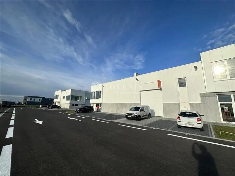 Local d’activités dans Escaudain à louer - Photo de l’immeuble – Image 2 sur 7
