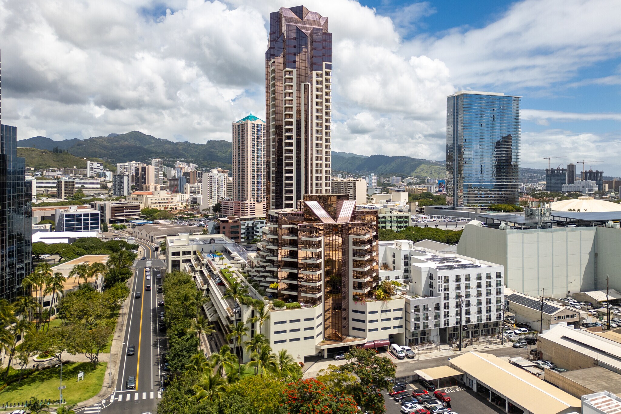 725 Kapiolani Blvd, Honolulu, HI à vendre Photo de l’immeuble– Image 1 sur 7