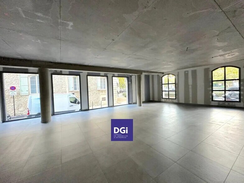 Bureau dans Nîmes à louer - Photo intérieure – Image 1 sur 4