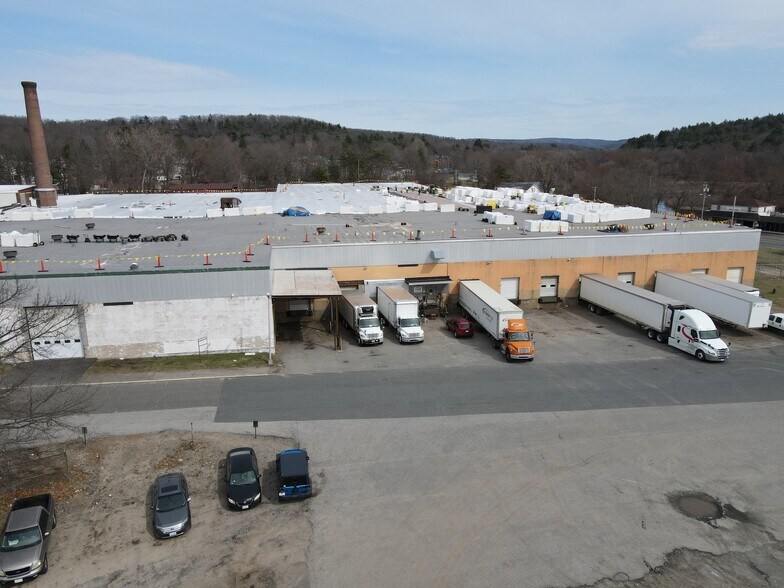 21 Wilbraham St, Palmer, MA à louer - Photo de l’immeuble – Image 2 sur 10