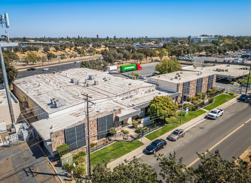 3325-3327 Longview Dr, Sacramento, CA à vendre - Photo de l’immeuble – Image 1 sur 9