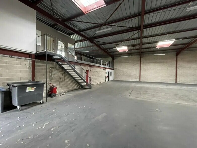 Local d'activités dans Lagny-sur-Marne à vendre - Photo de l’immeuble – Image 1 sur 5