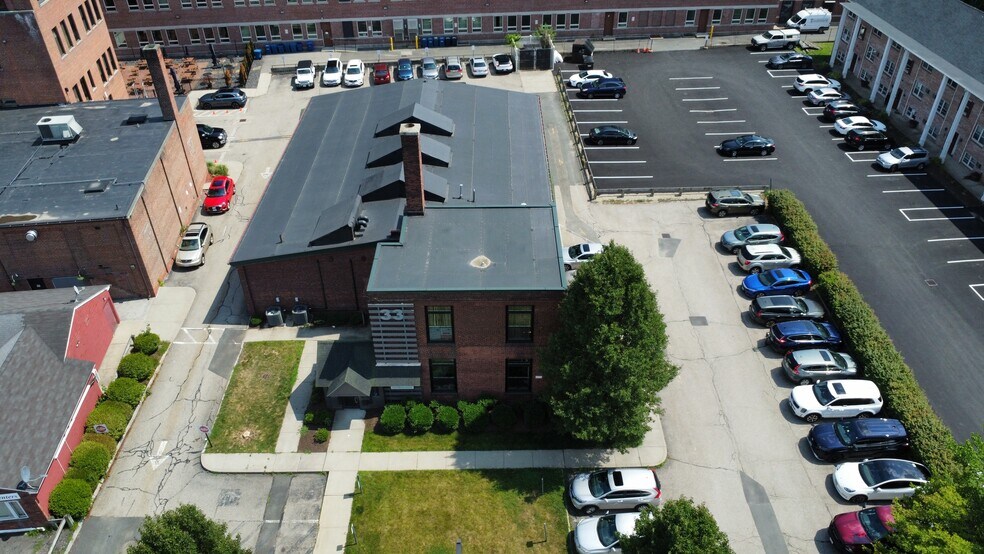 33 Westfield St, West Springfield, MA à vendre - Photo de l’immeuble – Image 3 sur 28